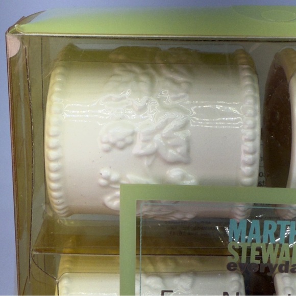 NWT Vintage Martha Stewart Wedgewood
Bone Napkin Rings - Picture 3 of 5